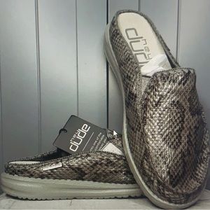 Women’s Hey Dudes size 8 NWOT